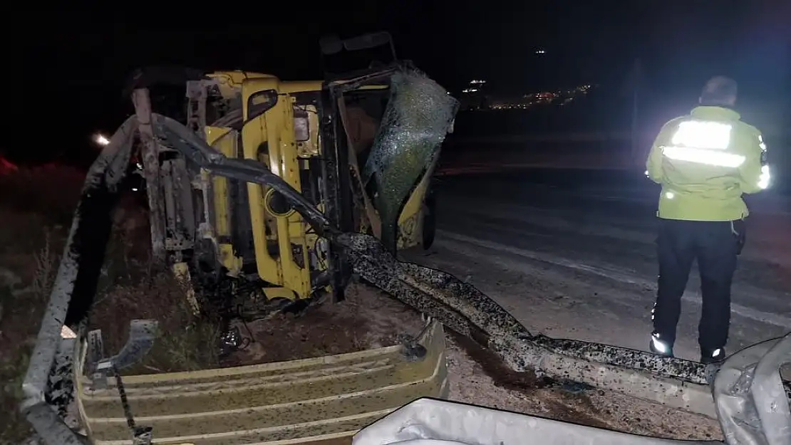 Milas’ta feci kaza: Beton mikseri devrildi şoför yaralandı