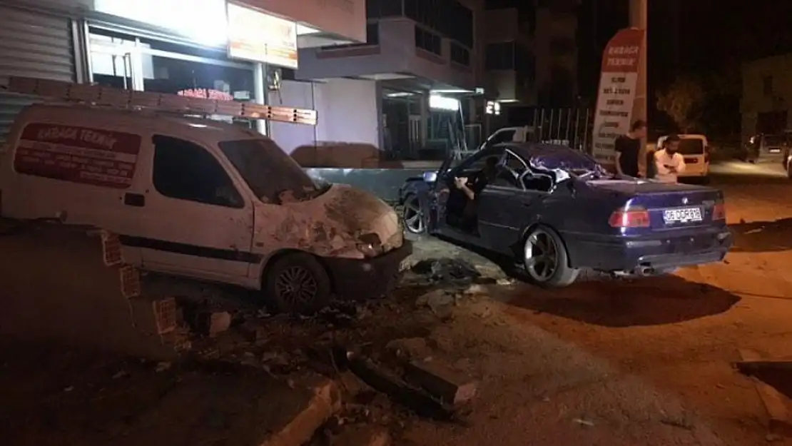 Milas’ta Gece Meydana Gelen Feci Kazada Ortalık Savaş Alanına Döndü