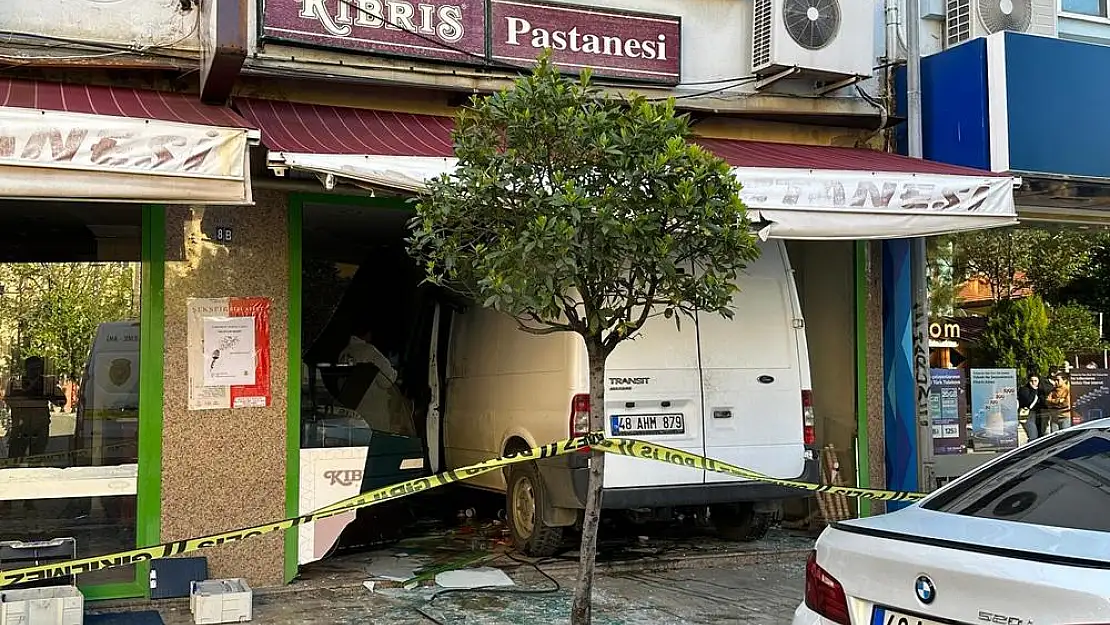 Kimliği belirsiz bir şahıs Cumhuriyet Caddesi’nde sabaha karşı terör estirdi