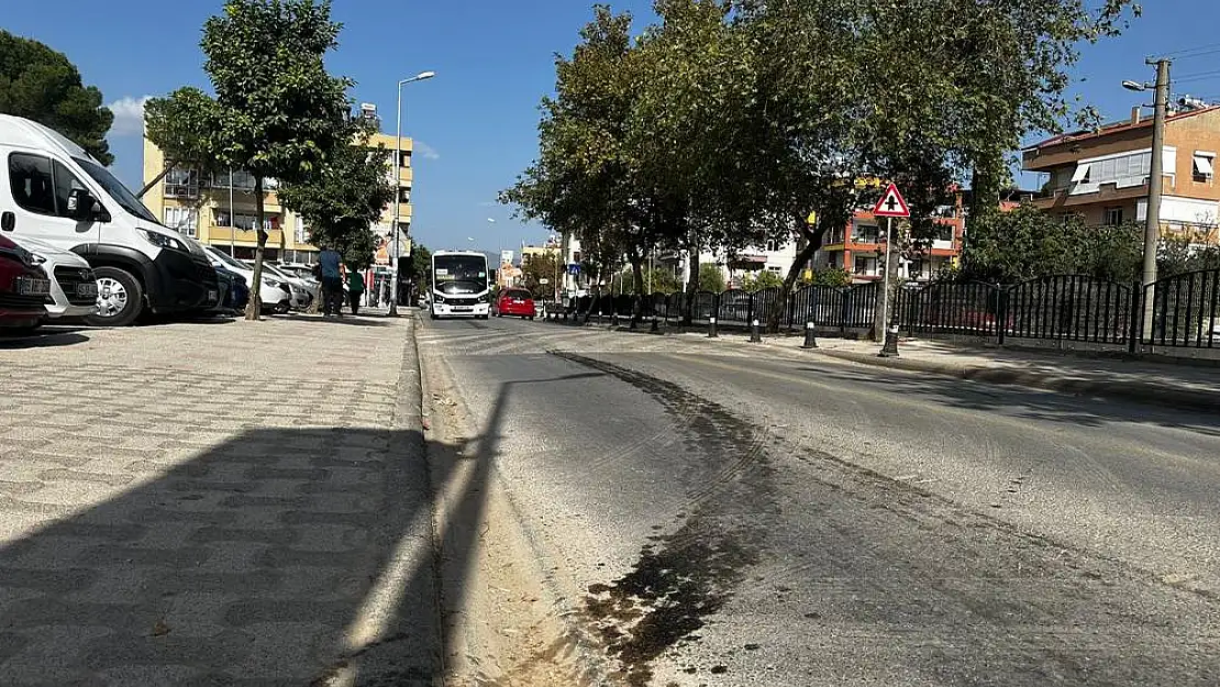 Milas’ta Mazot Dökülen Caddeye Ekiplerden Hızla Müdahale