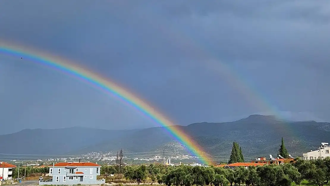 Milas’ta yağmur sonrası çıkan gökkuşağı mest etti