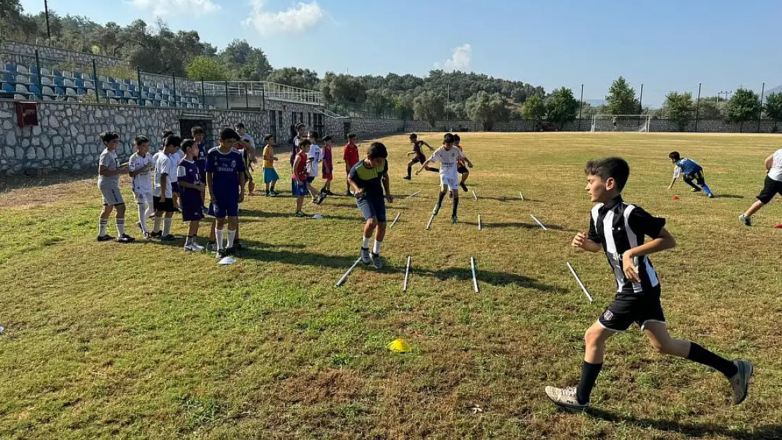 Minik Futbolcuların Heyecanı Başladı: Yaz Futbol Okulu Antrenmanları Milas'ta Start Aldı