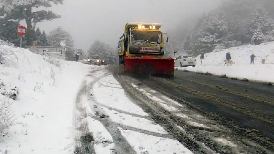 Muğla’da beklenen kar yağışı başladı