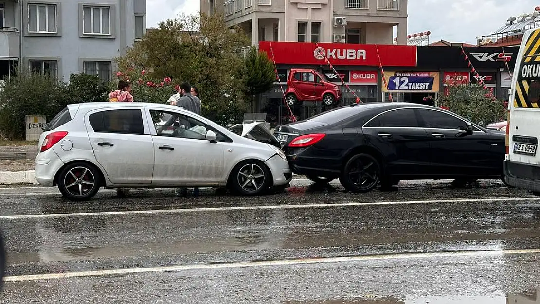 Sağanak Yağış Kazalara Sebep Oldu