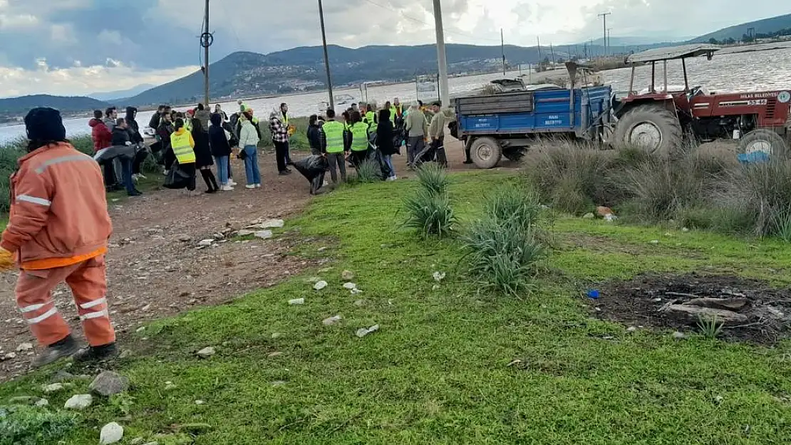 Tuzla Sulak Alanında Çevre Temizliği Yapıldı