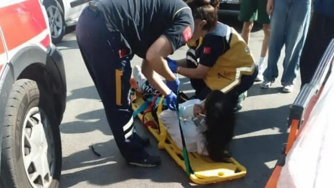 Üçgen parkta meydana gelen kazada bir kişi yaralandı