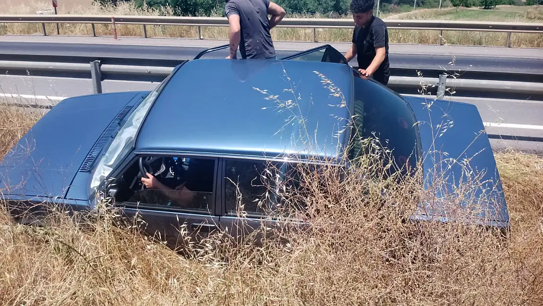 Yola dökülen yağ kazayı getirdi: Milas'ta araç refüje savruldu