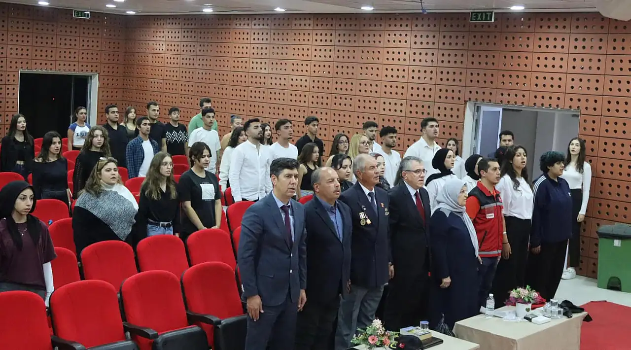 Milas'ta 'Vatan ve Kahramanlık' Söyleşisi Gençlerle Buluştu