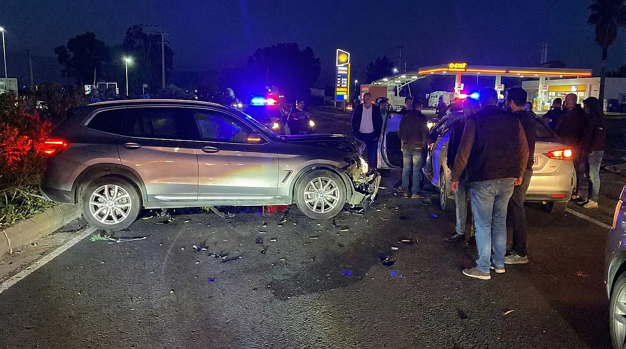 Milas Bodrum Karayolu'nda Üç Araç Birbirine Girdi: 3 Yaralı