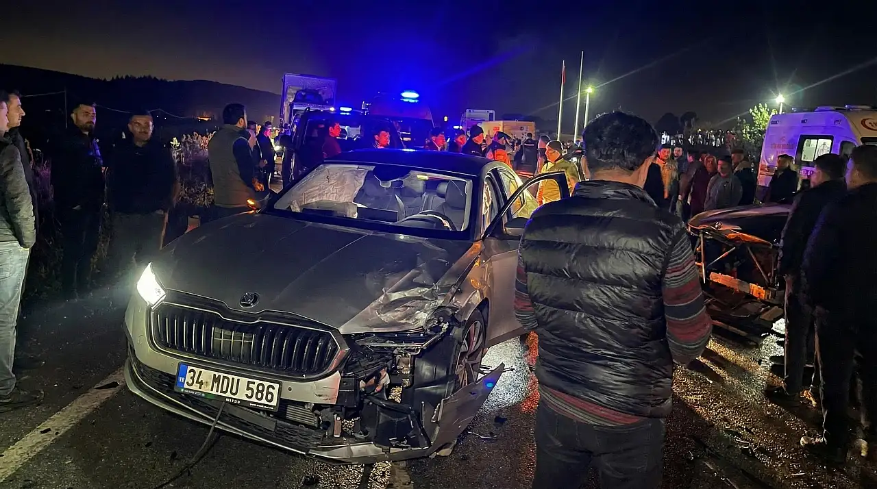 Milas Bodrum Karayolu'nda Üç Araç Birbirine Girdi: 3 Yaralı