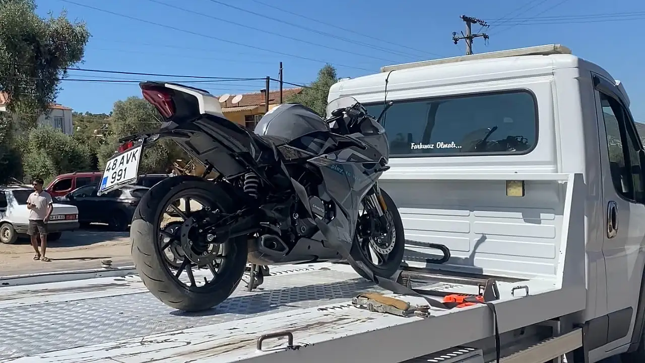 Milas'ın Beçin Mahallesi'nde Motosiklet Kazası: Sürücü Yaralandı