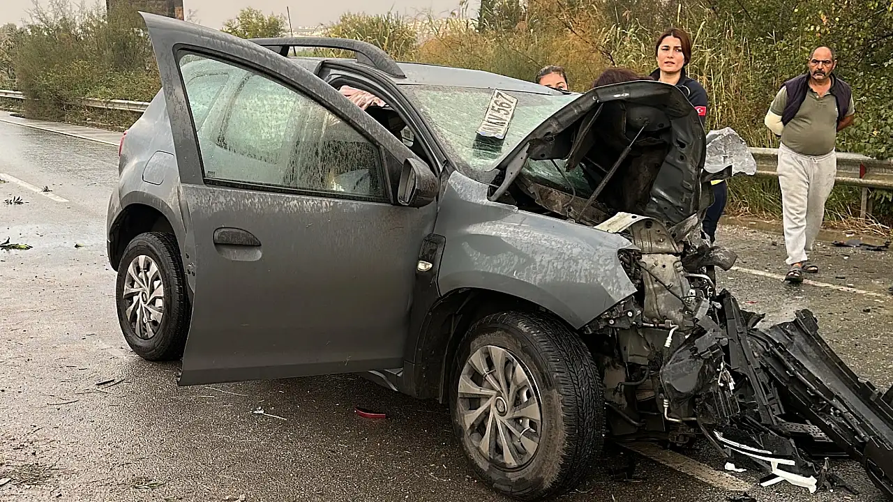 Milas'ta karşı şeride geçen araç faciaya neden oldu 1'i ağır 2 yaralı