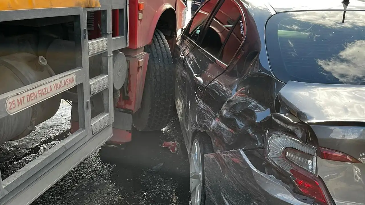 Milas'ta kamyon park halindeki otomobile çarptı: 1 yaralı