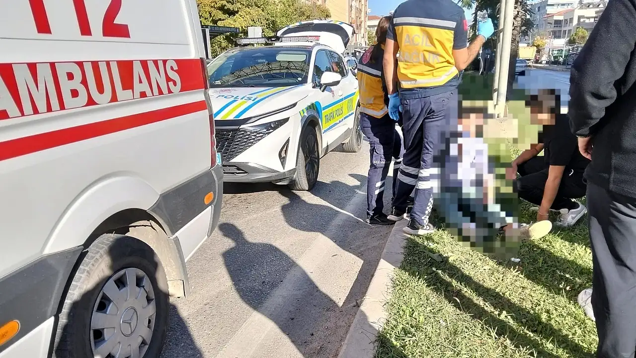 Milas'ta Yolun Karşısına Geçen Yayaya Motosiklet Çarptı 2 Kişi Yaralandı