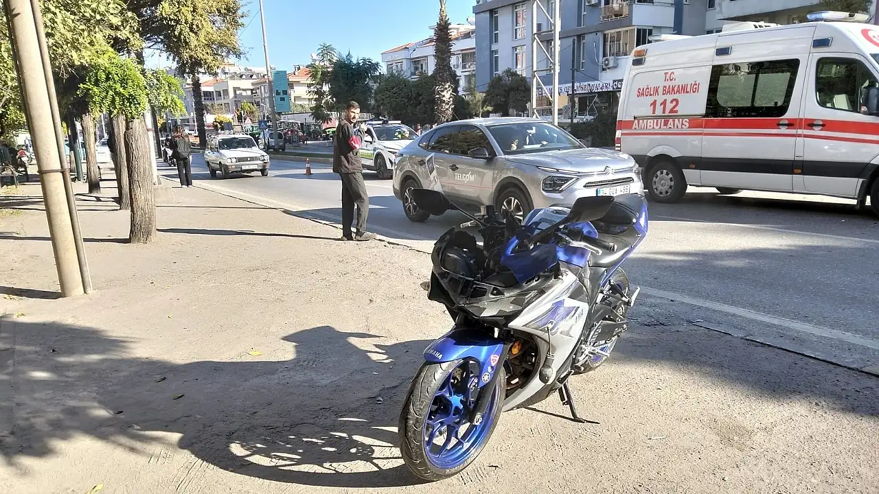Milas'ta Yolun Karşısına Geçen Yayaya Motosiklet Çarptı 2 Kişi Yaralandı