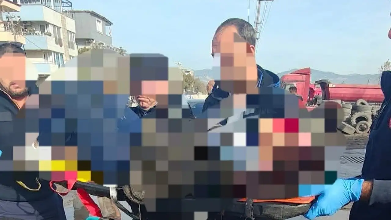 Milas'ta Servis Aracı ile Motosiklet Çarpıştı: Biri Ağır İki Yaralı