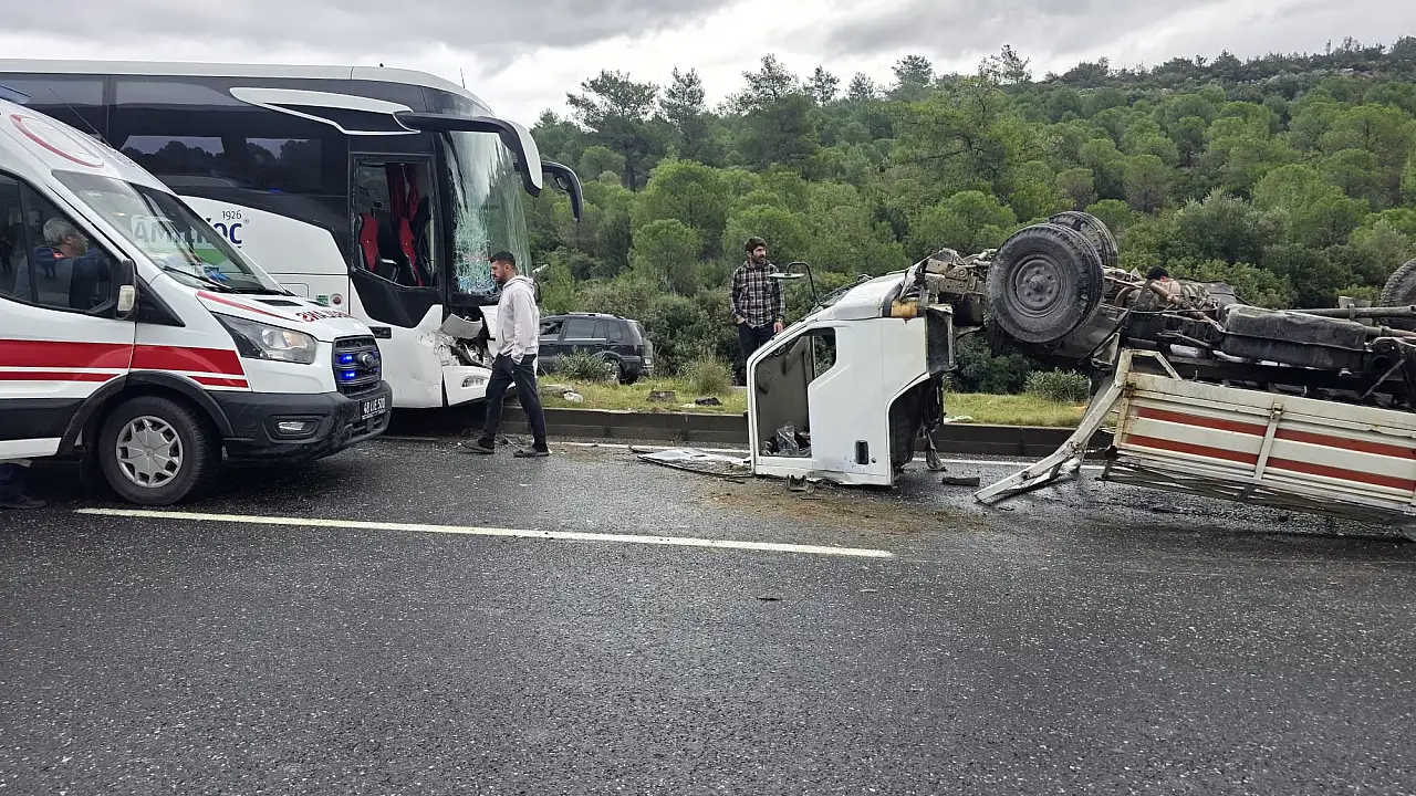Milas'ta Yolcu Otobüsü ile Kamyonet Çarpıştı: Büyük Facia Kıl Payı Atlatıldı