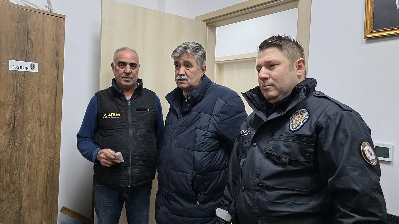 Milas'ta 'insanlık ölmemiş' dedirten olay: Emekli müdür sokakta bulduğu parayı sahibine teslim etti