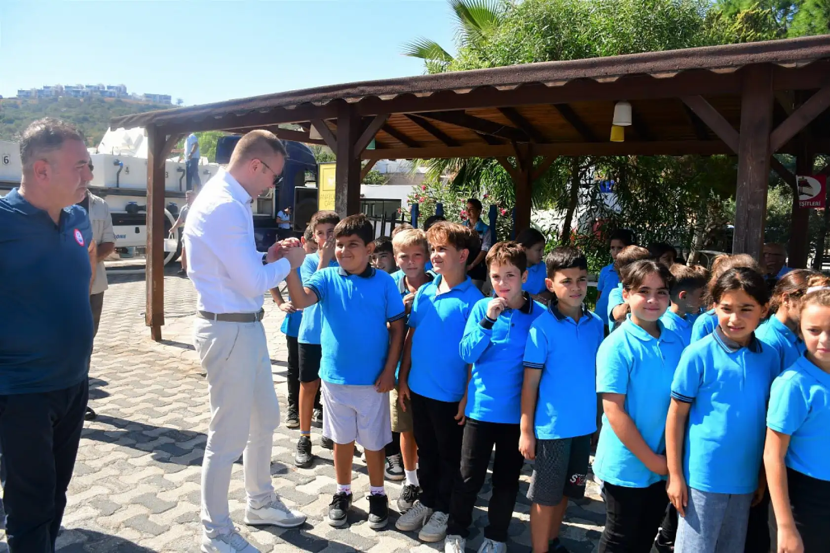 Milas Boğaziçi'nde 160 bin yavru balık denizle buluştu