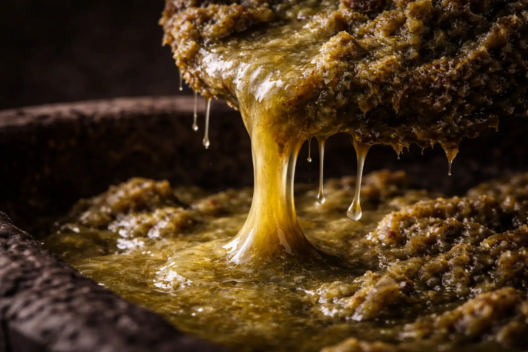 Milas'ta Köylülerin 'Burun Yağı' Dediği Efsane Gerçek Çıktı! Zeytin Sütü Neden Altın Kadar Kıymetli?