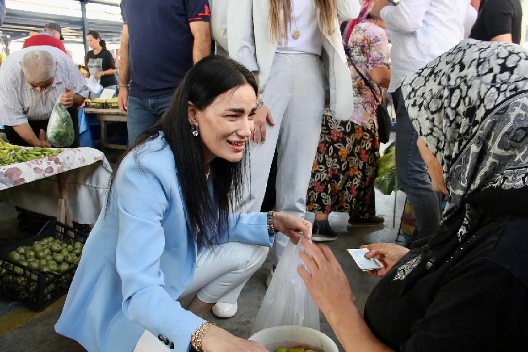 AK Parti Milletvekili Seda Sarıbaş Milas'ta Pazar Esnafıyla Buluştu