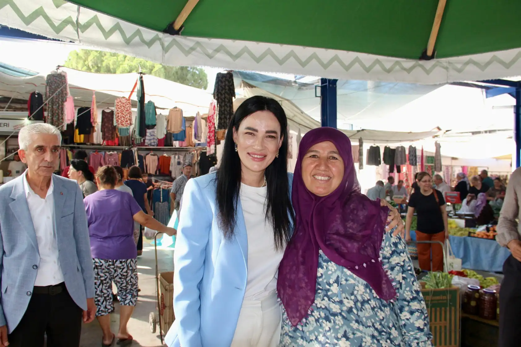 AK Parti Milletvekili Seda Sarıbaş Milas'ta Pazar Esnafıyla Buluştu