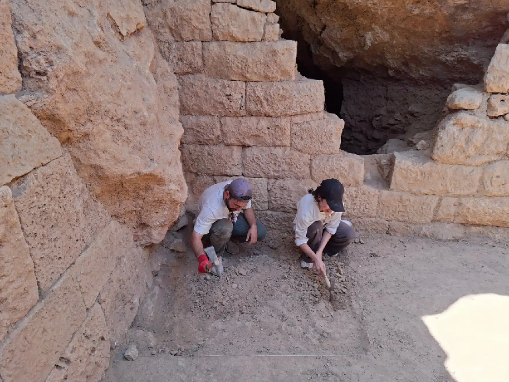 Beçin Kalesi'nde Yeni Bir Yapı Gün Yüzüne Çıkıyor