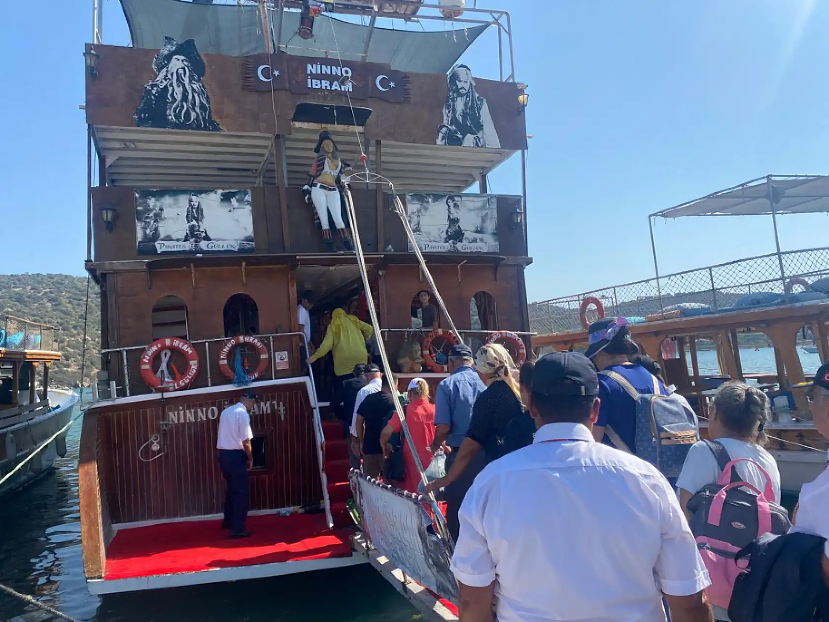 Gaziler ve Şehit Aileleri Boğaziçi'nde Yat Turunda Buluştu