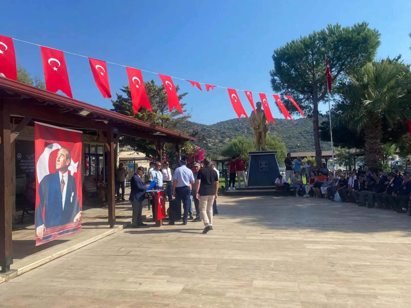 Gaziler ve Şehit Aileleri Boğaziçi'nde Yat Turunda Buluştu