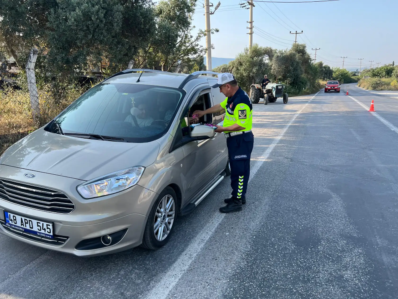 Jandarmadan Bayramda Milas'a Tatlı Dokunuş