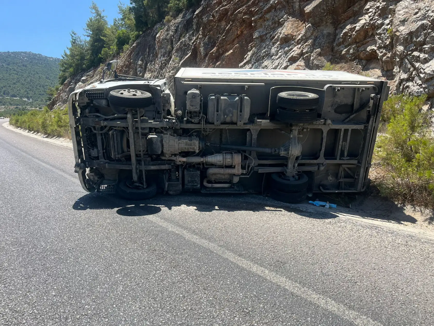 Milas'ta Karpuz Yüklü Kamyonetle Kapalı Kasa Araç Çarpıştı: 2 Yaralı