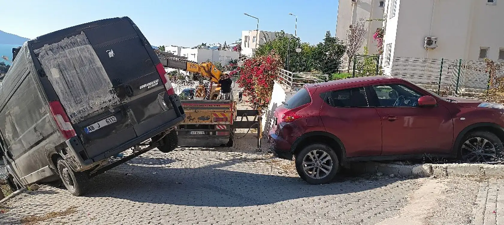 Güllük'te Kargo Aracı Facianın Eşiğinden Döndü
