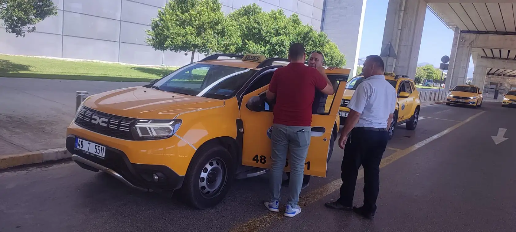 Milas Havalimanı'nda Ticari Taksilere Sigara Denetimi