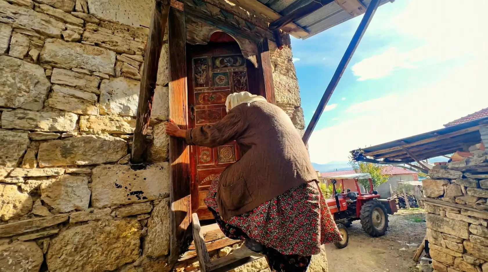 Taş Evlerden Gelin Alayına: Fatmana Teyze Çomakdağ'ı Anlatıyor