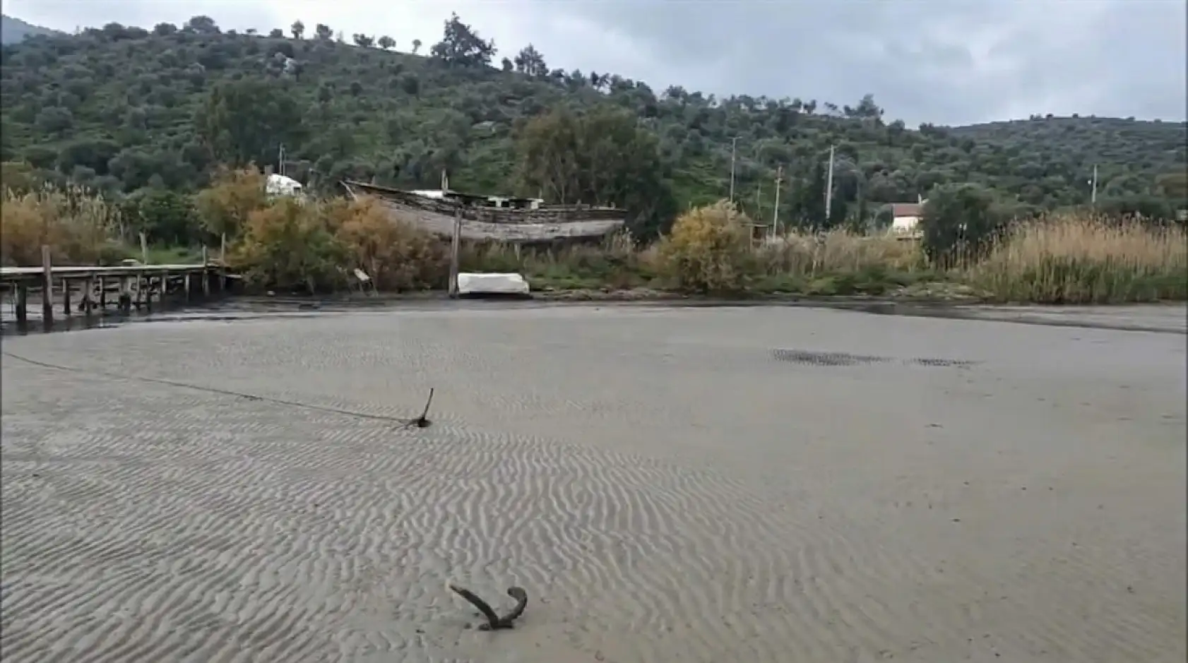 Güllük Dalyan'da Şaşırtan Manzara: Deniz Metrelerce Geri Çekildi!
