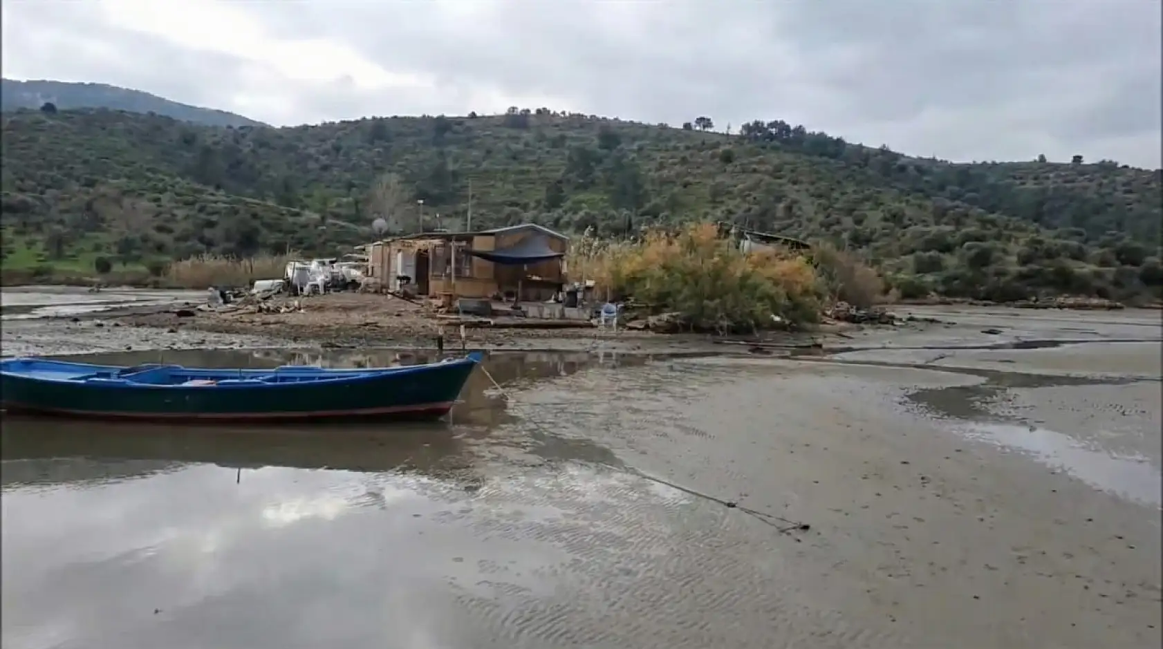 Güllük Dalyan'da Şaşırtan Manzara: Deniz Metrelerce Geri Çekildi!