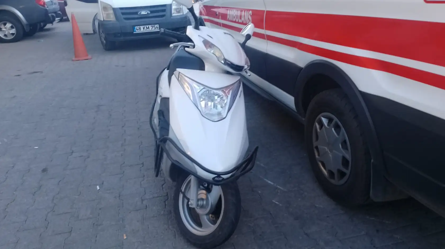 Milas'ta motosiklet ile otomobil çarpıştı: Bir kişi yaralandı