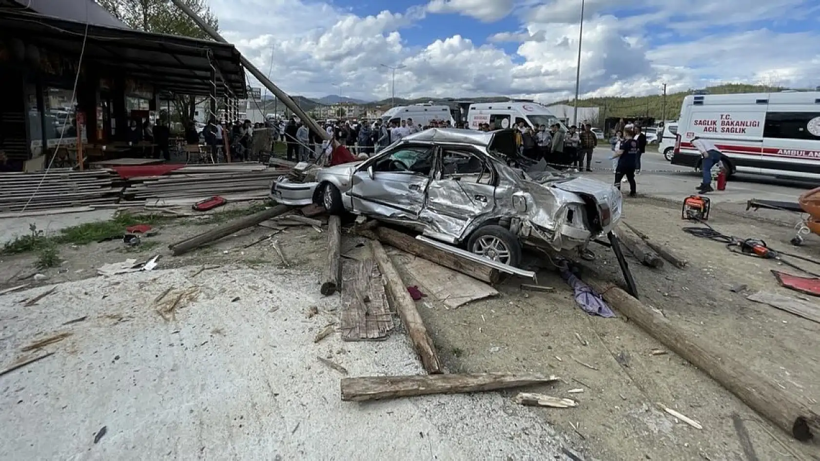 Seydikemer'de katliam gibi kaza: 4 kişi hayatını kaybetti