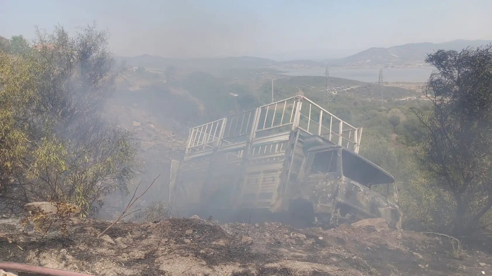 Boğaziçi'nde Kamyonet Alev Alev Yandı: Müdahale Gecikti