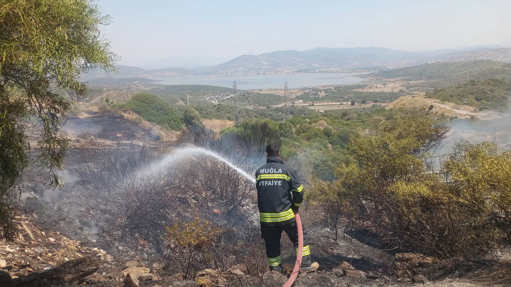 Boğaziçi'nde Kamyonet Alev Alev Yandı: Müdahale Gecikti