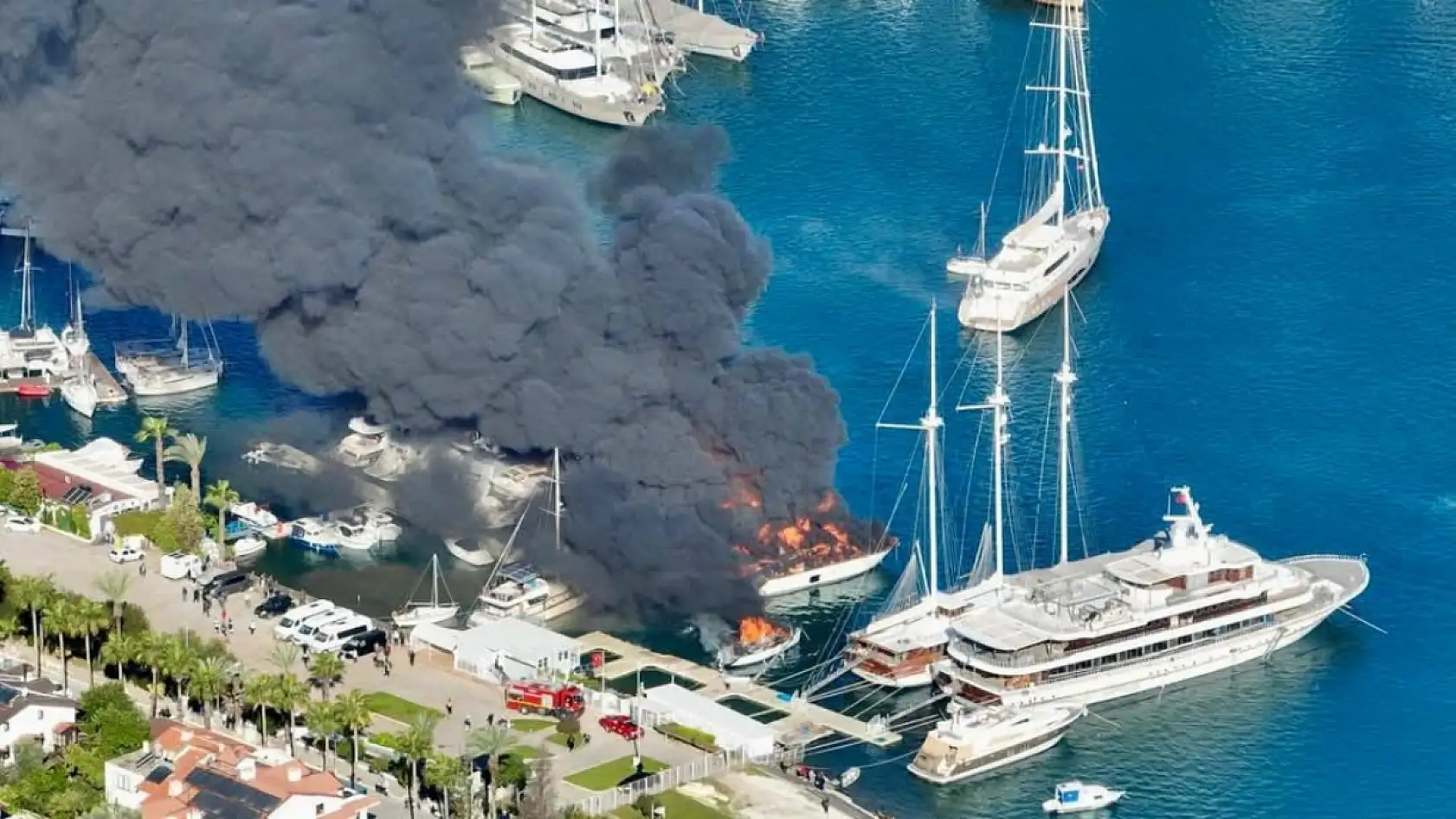 Fethiye'de Milyon Dolarlık Yangın: Lüks Tekneler Kül Oldu