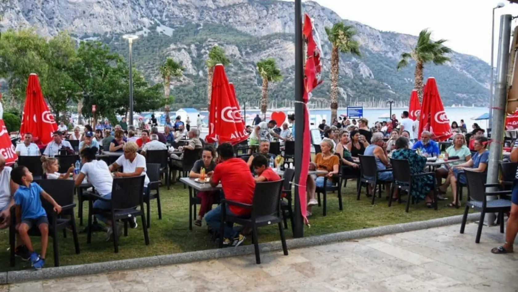 Milas'ta Bayram Sabahları: Deniz Manzaralı Kahvaltı ve Sahil Kafeleri