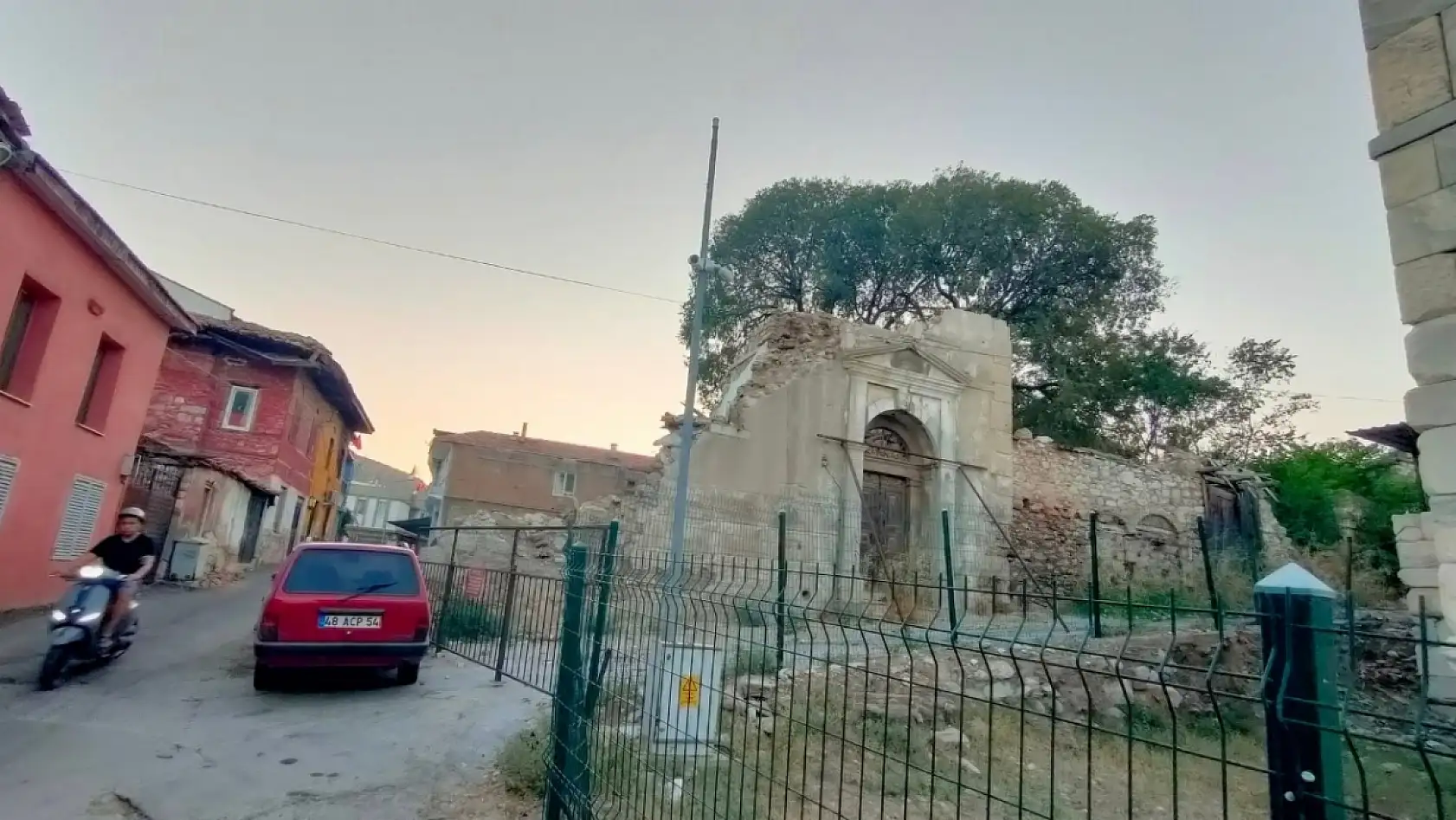 Milas'ın Tarihi Rıfat Ağa Konağı Yıkıldı, Sadece Kapısı Kaldı
