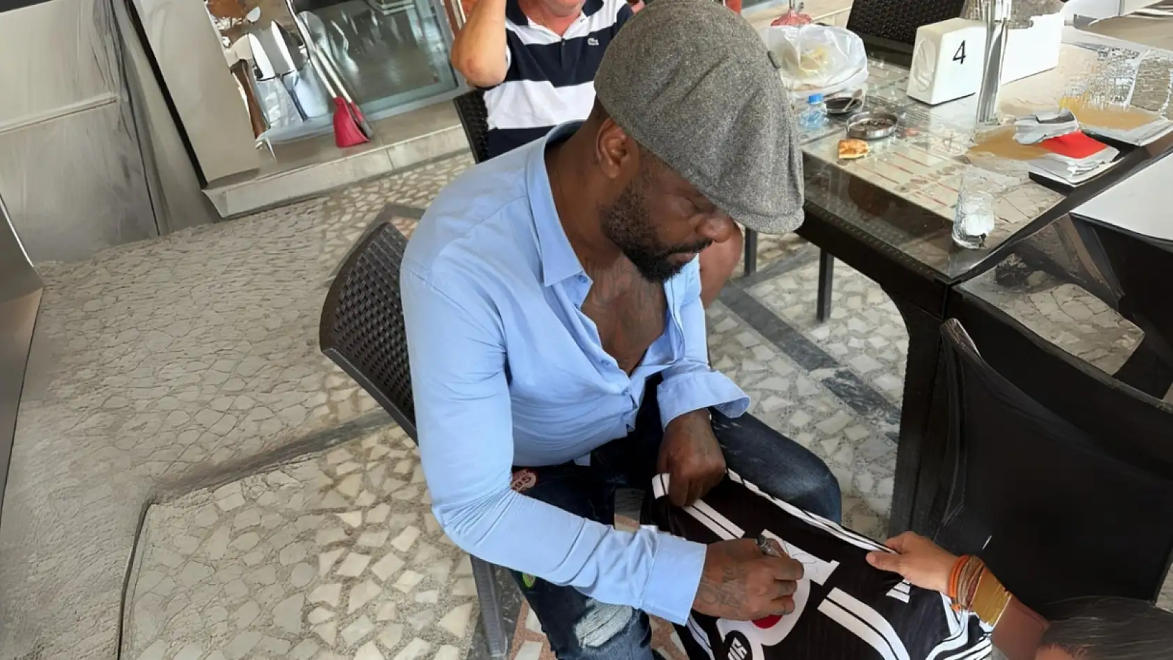 Eski Beşiktaşlı Futbolcu Pascal Nouma Milas'ta İlgiyle Karşılandı
