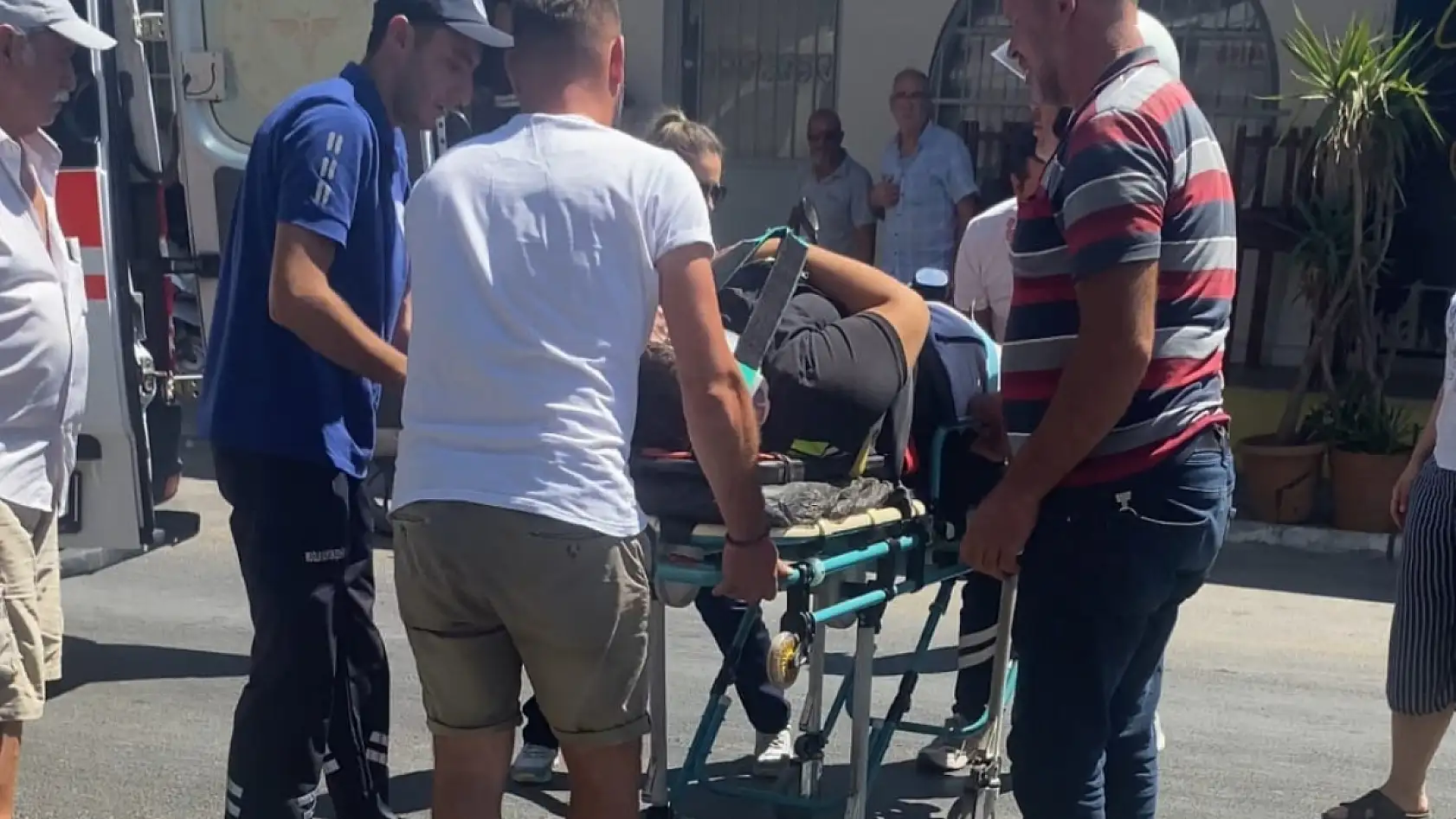 Tabakane Caddesi'nde Kaza: Motosikletler Çarpıştı 2 Kişi Yaralandı