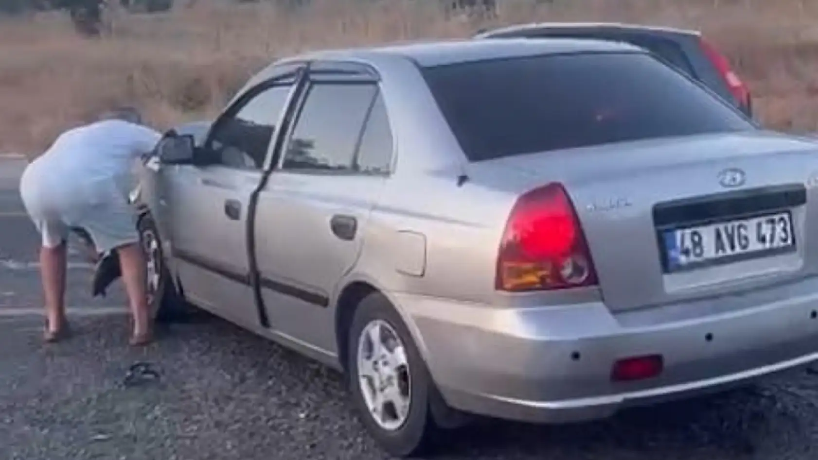 Milas Söke Karayolu'nda meydana gelen kazada 2 yolcu yaralandı