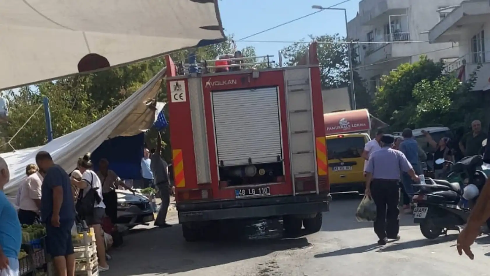 Milas'ta çatı yangını tezgâh ve araç yoğunluğu müdahaleyi geciktirdi