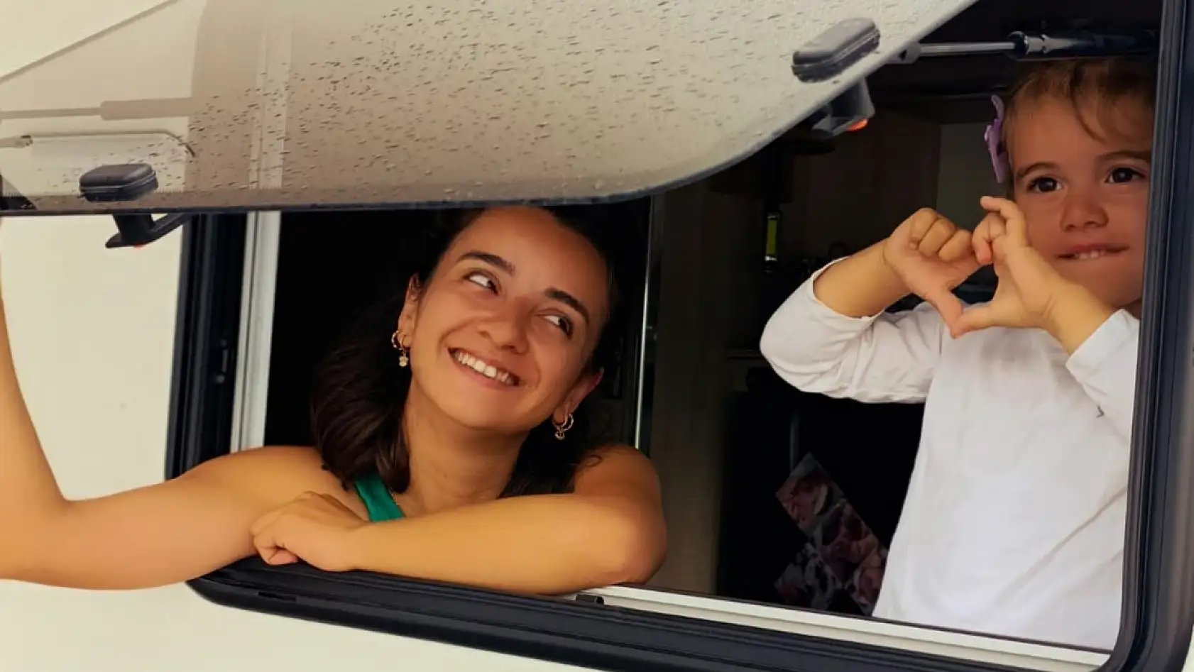 Milas'ta ilham veren bir hikâye: Şehir hayatından sıkılan aile karavanla yaşamaya başladı