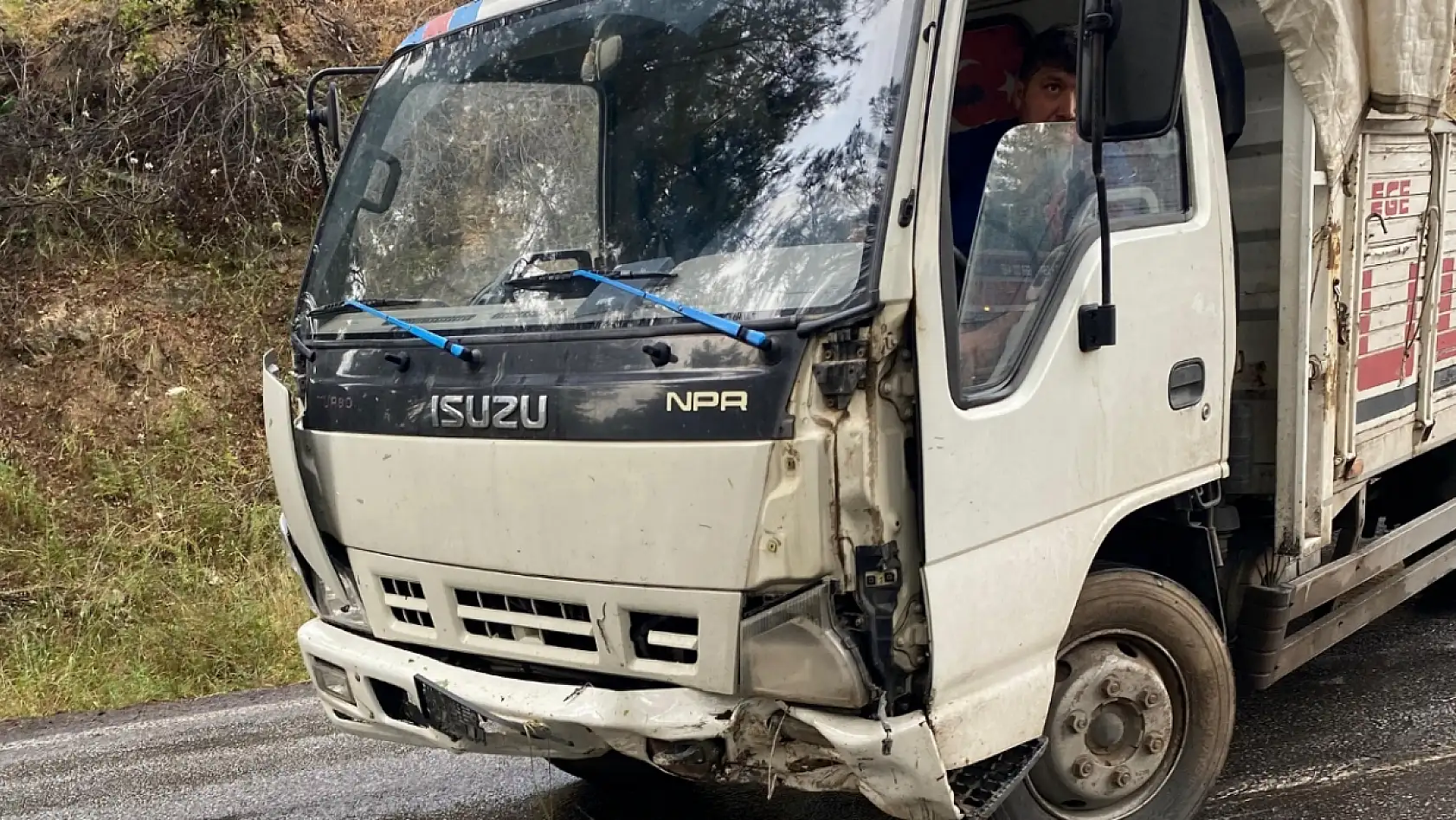 Aşırı Yağış Kazaya Neden Oldu: Milas Ören Yolu Kapandı