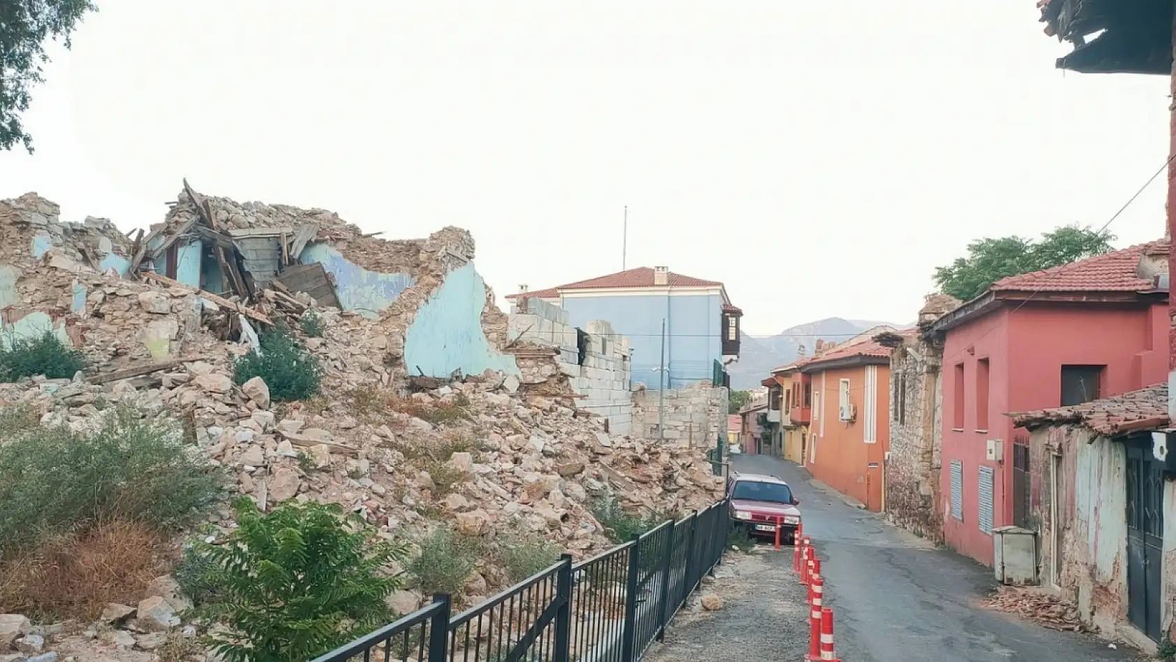 Milas'ın Tarihi Rıfat Ağa Konağı Yıkıldı, Sadece Kapısı Kaldı
